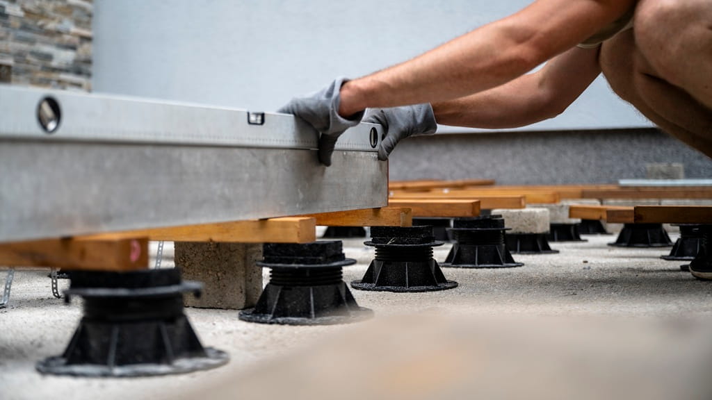 Czy legary mogą leżeć bezpośrednio na betonie