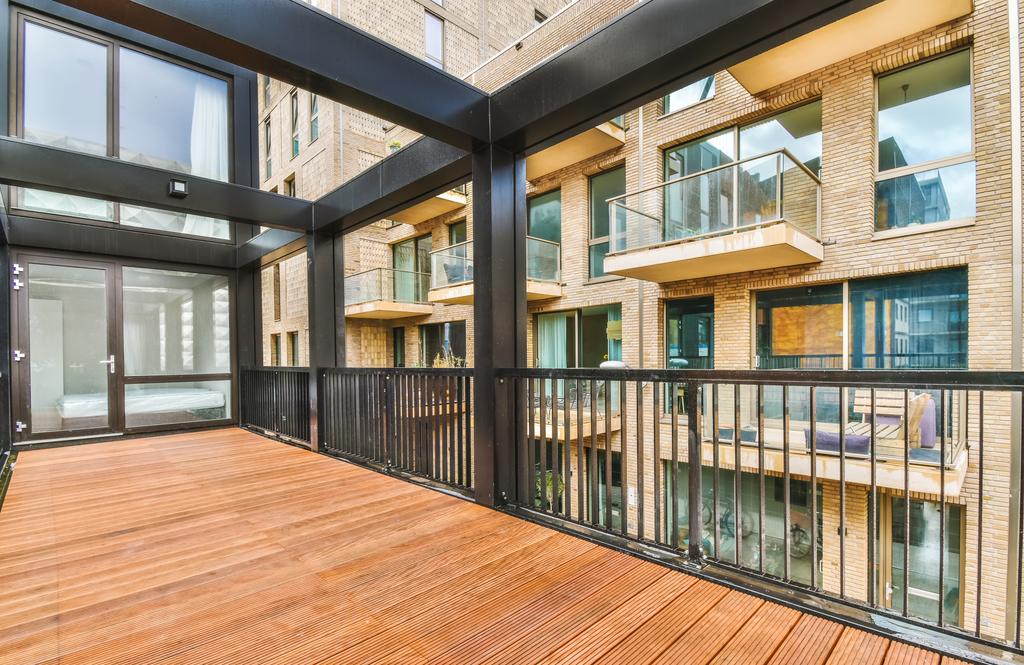 Czym wyłożyć balkon
