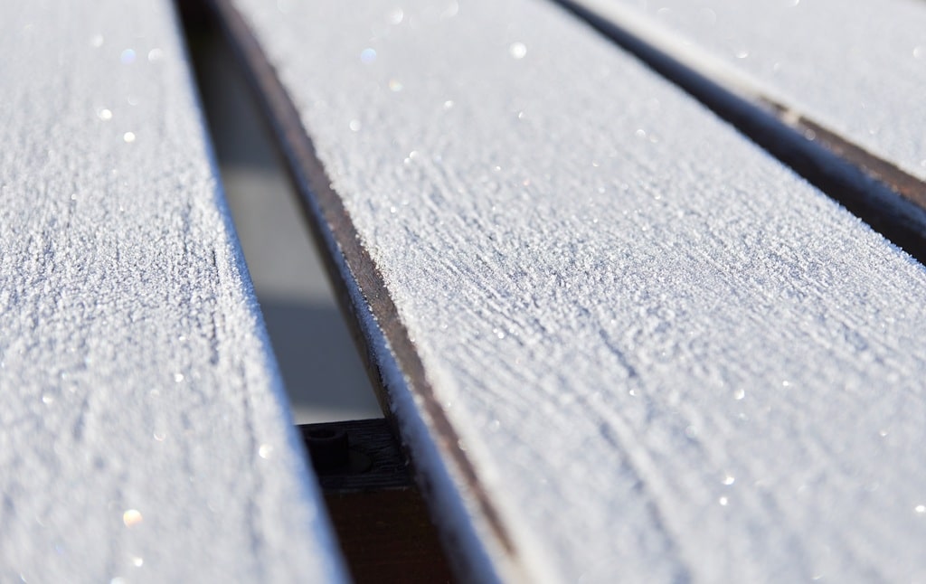 Jak zabezpieczyć taras, aby przetrwał kolejny sezon